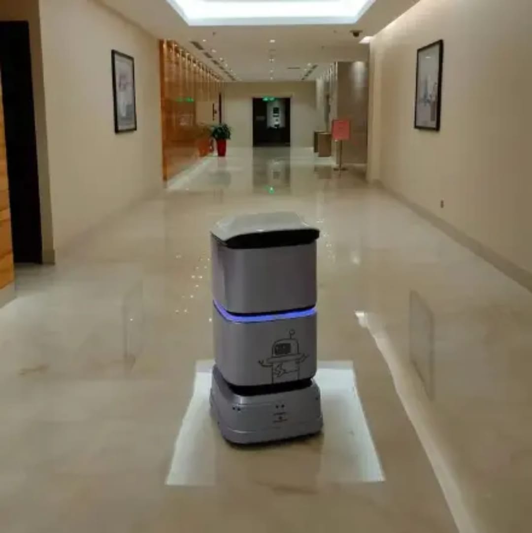 Smart Hotel Delivery Robot High Precision Navigation System Elevator Access App-Controlled Auto Charge 40kg Payload (Delivery in 45 Days)