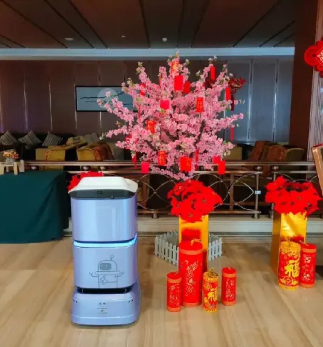 Smart Hotel Delivery Robot High Precision Navigation System Elevator Access App-Controlled Auto Charge 40kg Payload (Delivery in 45 Days)